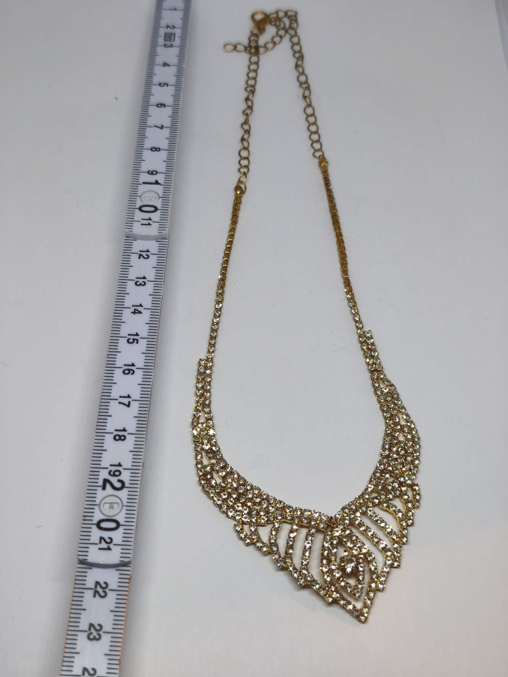 Ketten: Funkelnde Halskette, Modeschmuck, Goldfarben & Strass. – Defekt aus St. Gallen von GIULESGG 6