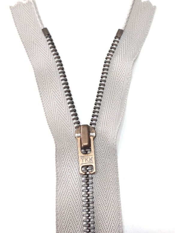 Tessuti: Reißverschluss 20 cm -  Fermeture éclair 20 cm – Nuovo (secondo la descrizione) da Savagnier venduto da Marderuth