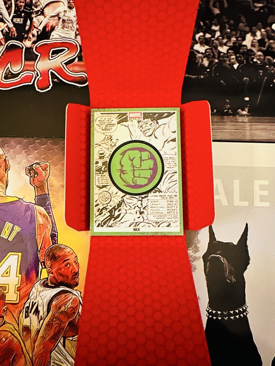 Marvel Carte collezionabili: Marvel Anthology Badge Card Hulk – Nuovo (secondo la descrizione) da Walliswil b.Wangen venduto da Swiss-Trading-Bros