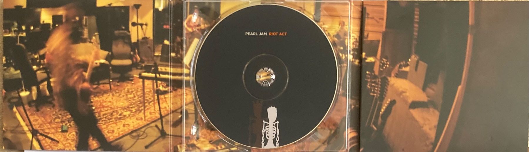 CD: PEARL JAM - RIOT ACT – Usato da Poliez-Pittet venduto da Newtown-Records 2