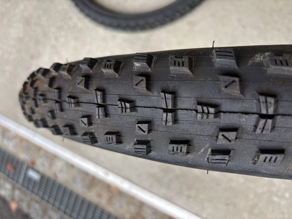 Maxxis Forekaster MTB Reifen - 27.5x2.35 Zoll, Faltbar, TLR, EXO Dual, Für Cross Country & All Mountain