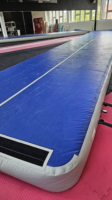 Tappetini fitness: Airtrack 15x2.9m (30cm dick)  – Usato da Urdorf venduto da Samibm
