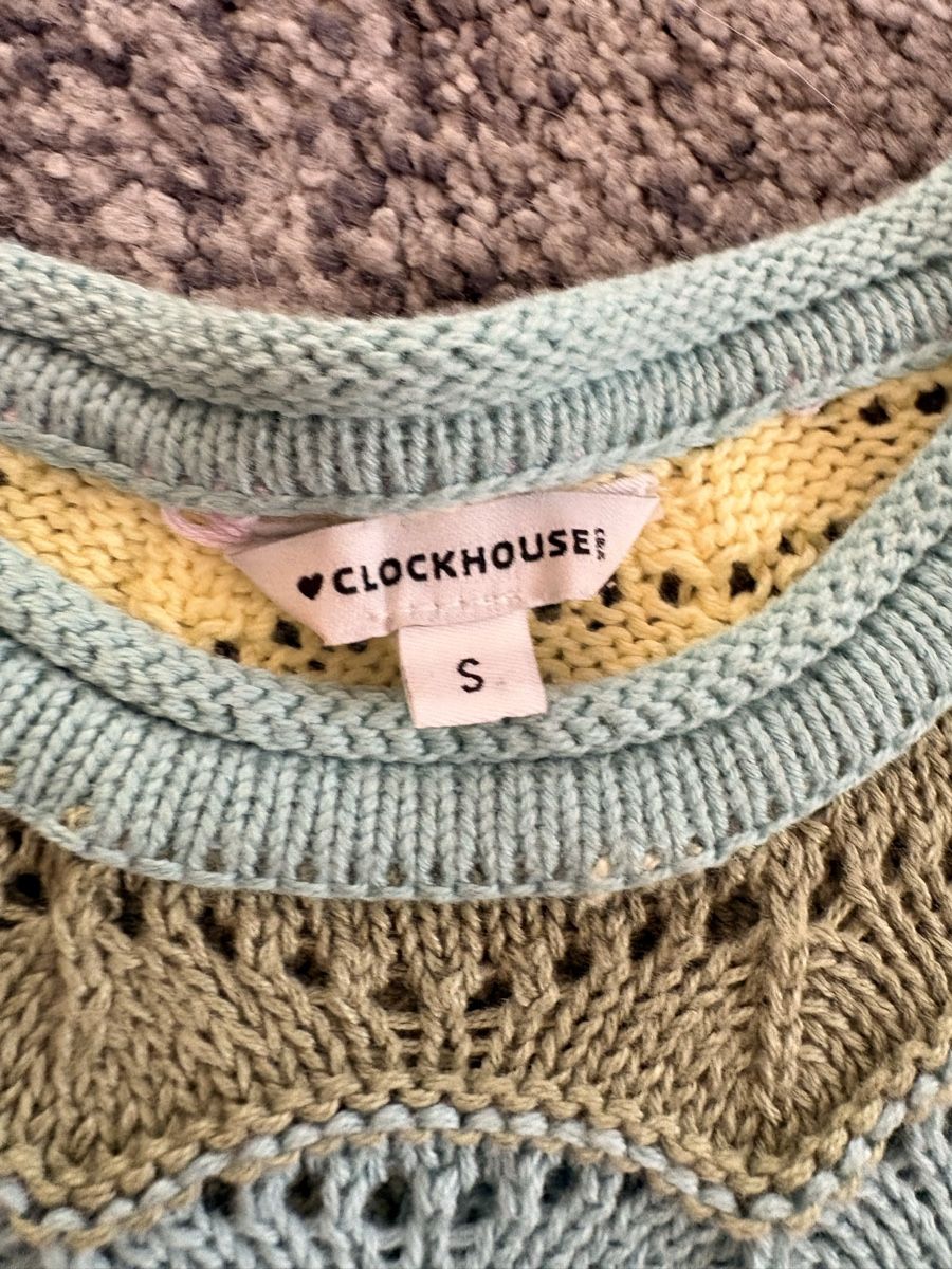 Lotti & Set di vestiti: 2 pulls et 1 haut fille taille M – Usato da Farvagny-le-Grand venduto da Nayanis 4