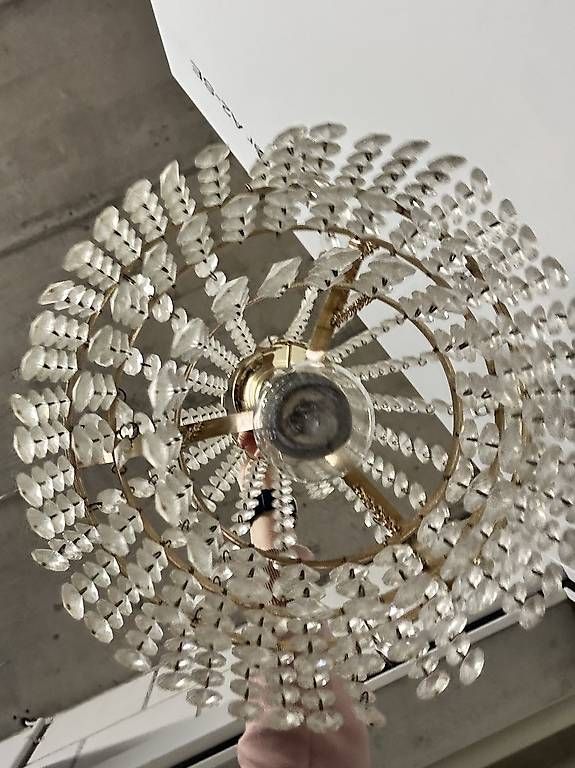 Lampadari & plafoniere: Kronleuchter mit Glaskristallen – Usato da Hindelbank venduto da kthrnsmmr 1