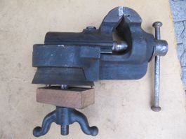 Sehr alter Schraubstock 9 Kg.