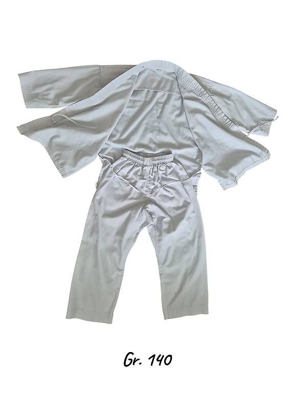 Completi: Karate Gi Gr. 140 – Usato da Widnau venduto da KleineHonigblume 1