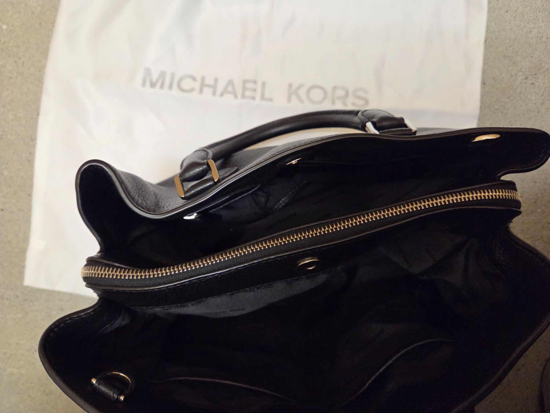 Michael Kors Borse da donna: MICHAEL KORS Lederhandtasche – Usato da Emmen venduto da GrabandGo 4