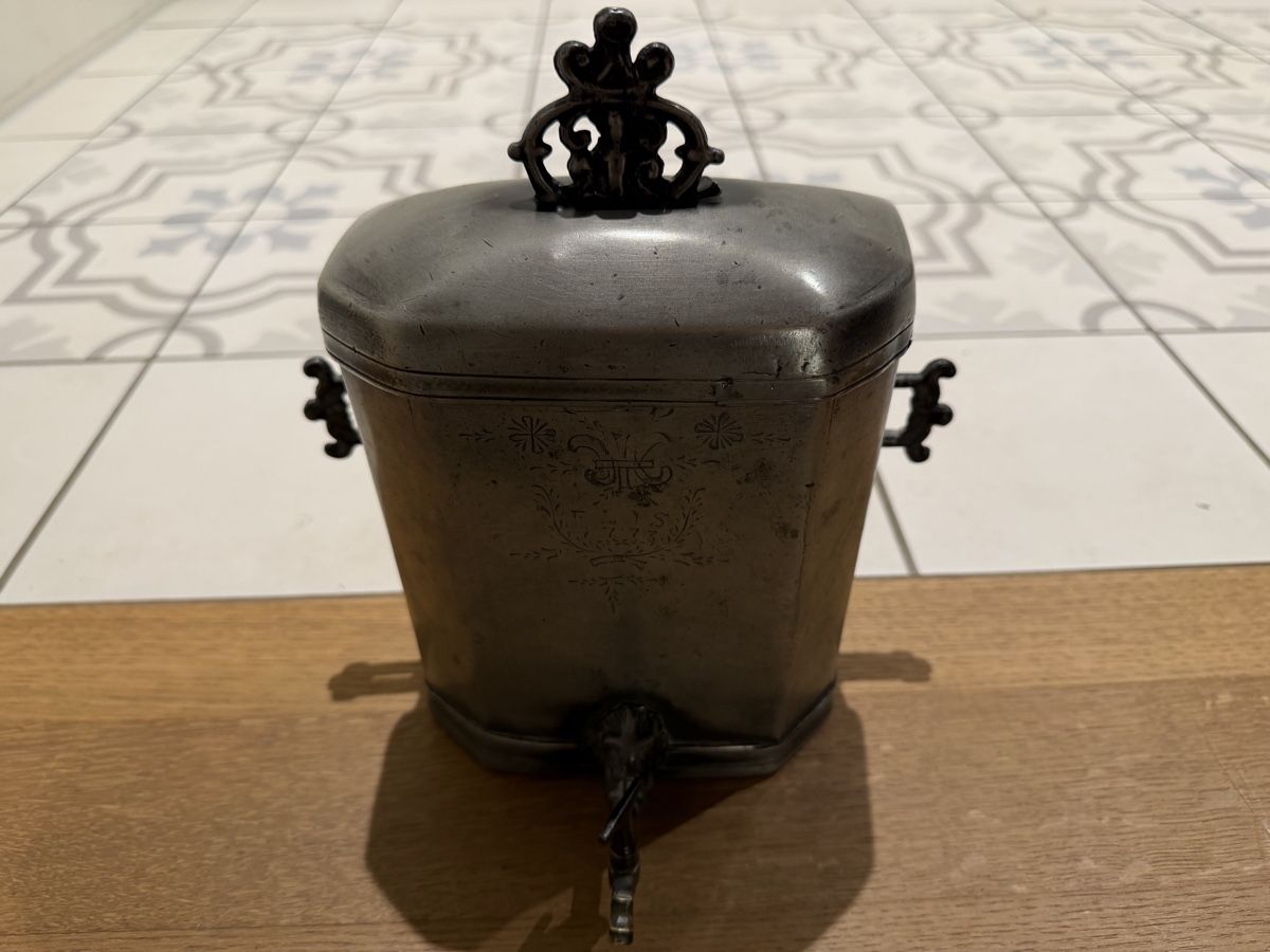 Stagni & Fontane ornamentali: Zinn Giessfass von 1773 – Usato da Wiedlisbach venduto da Fine-Arts 6