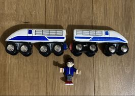 Eurocity Holzzug mit Lokführer