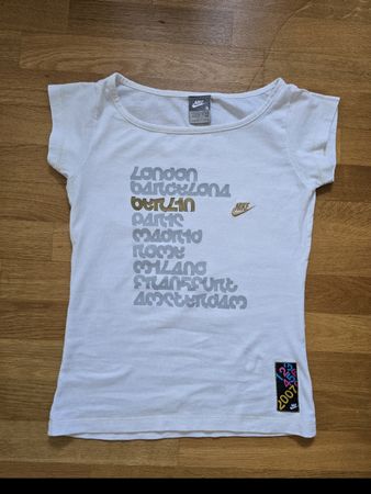 Nike Vintage 2007 T-Shirt Gr. S – Weiß City Print Y2K