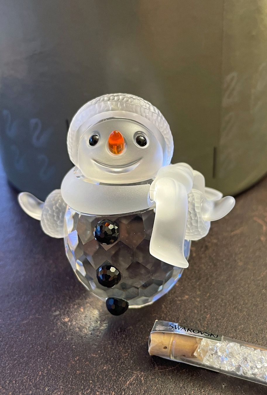 Swarovski Statuette: Swarovski Schneemann 6 cm mit Glitter – Nuovo e nell'imballaggio originale da Chur venduto da elifornico 1