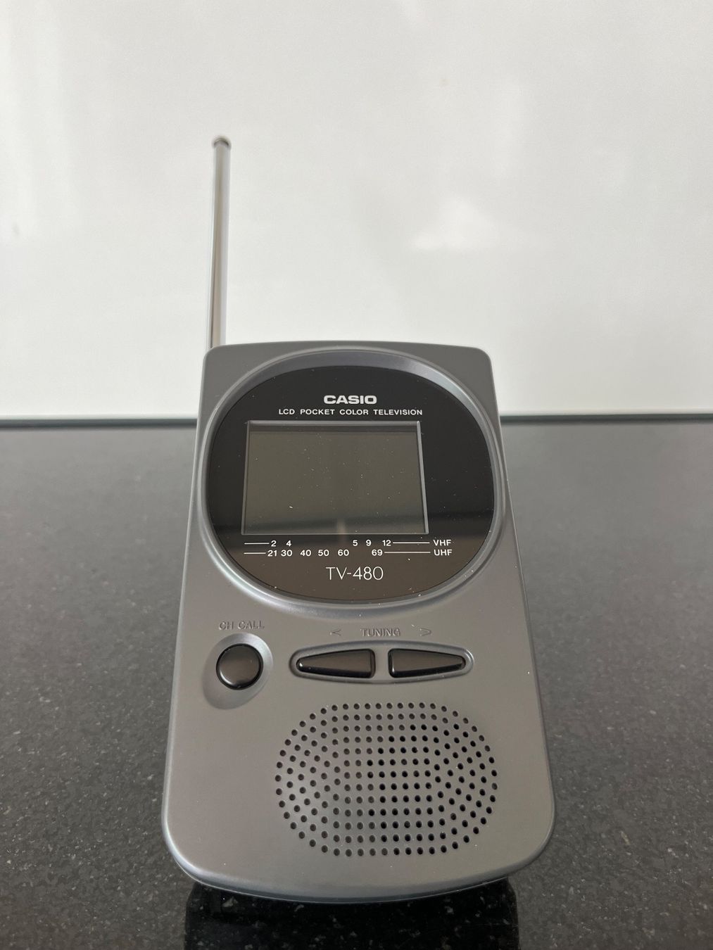 Casio Televisori: CASIO TV-480, LCD Pocket Color TV, Batterie oder DC IN 6V – Usato da Zürich venduto da ivo_t9rd