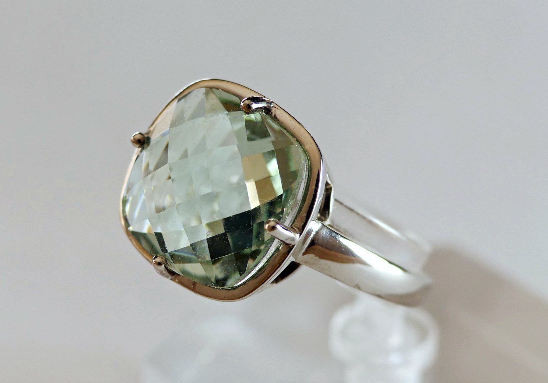 Anelli: Silberring 925 mit Grünem Amethyst – Nuovo e nell'imballaggio originale da Matten b. Interlaken venduto da kero71