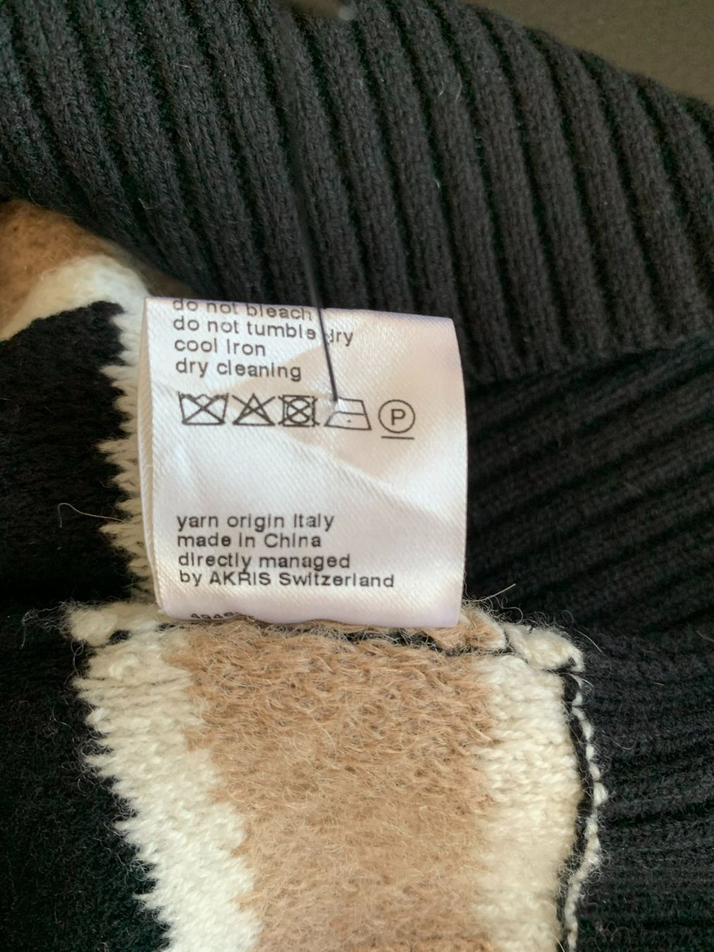 Akris Maglioni & Felpe: AKRIS: Exklusiv gemusterter Rollkragen-Pullover, 36 – Nuovo (secondo la descrizione) da Luzern venduto da paulablue 9
