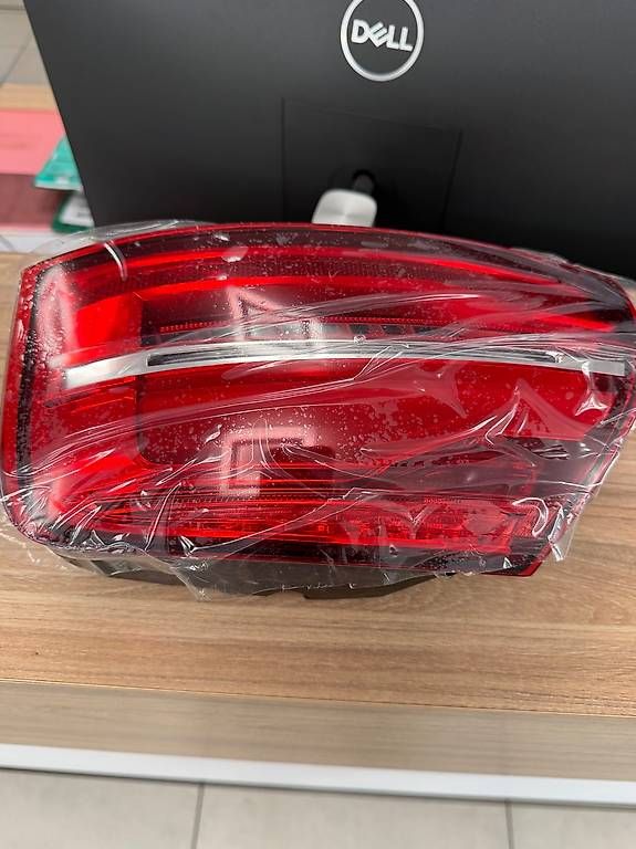Alle Autoersatzteile: Heckleuchte Audi S8 – Neu und originalverpackt aus Boswil von WaaVzz