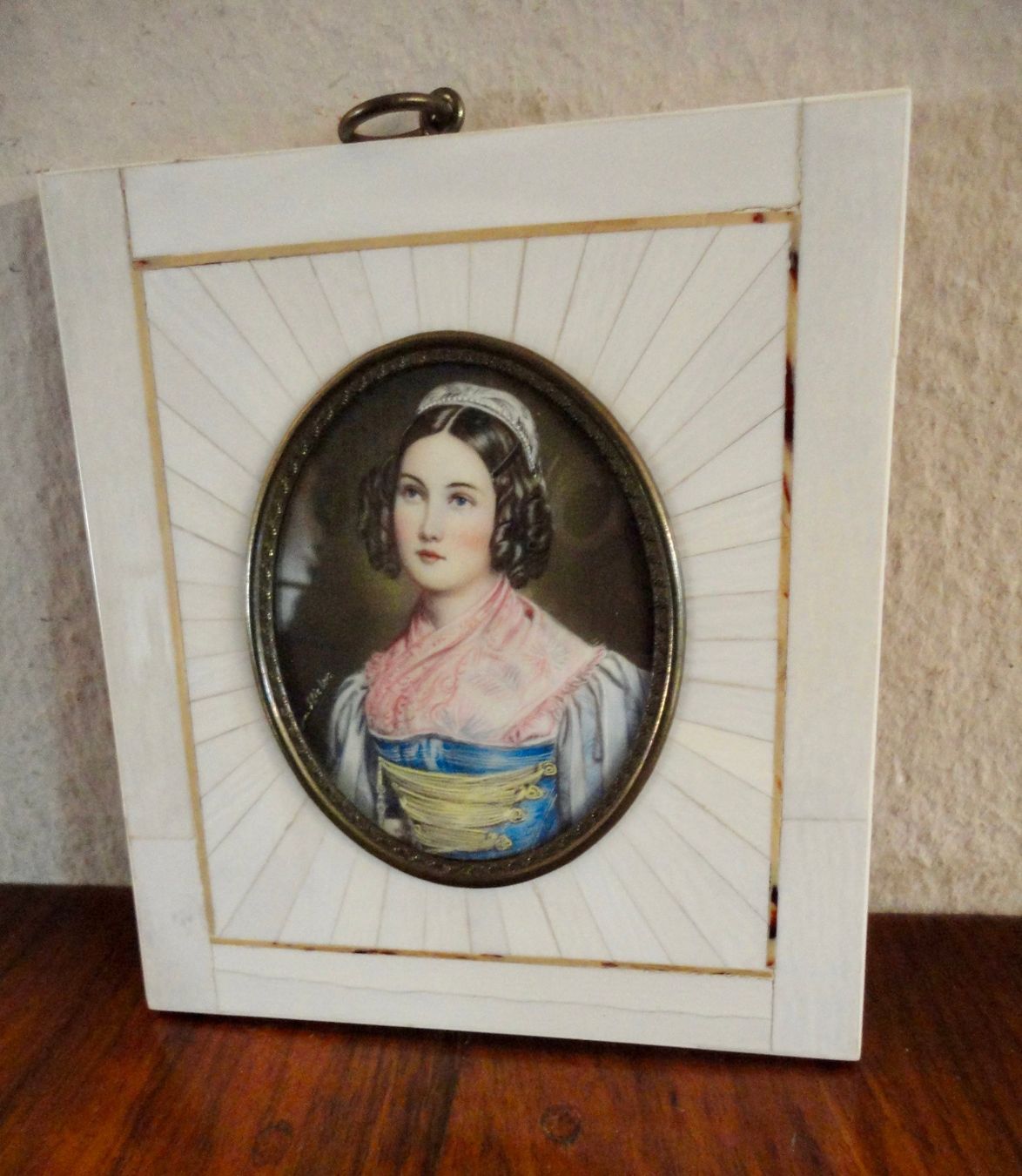 Foto & Immagini: Miniaturenportret einer Dame.(Siegniert) – Usato da wädenswil venduto da niki20 1
