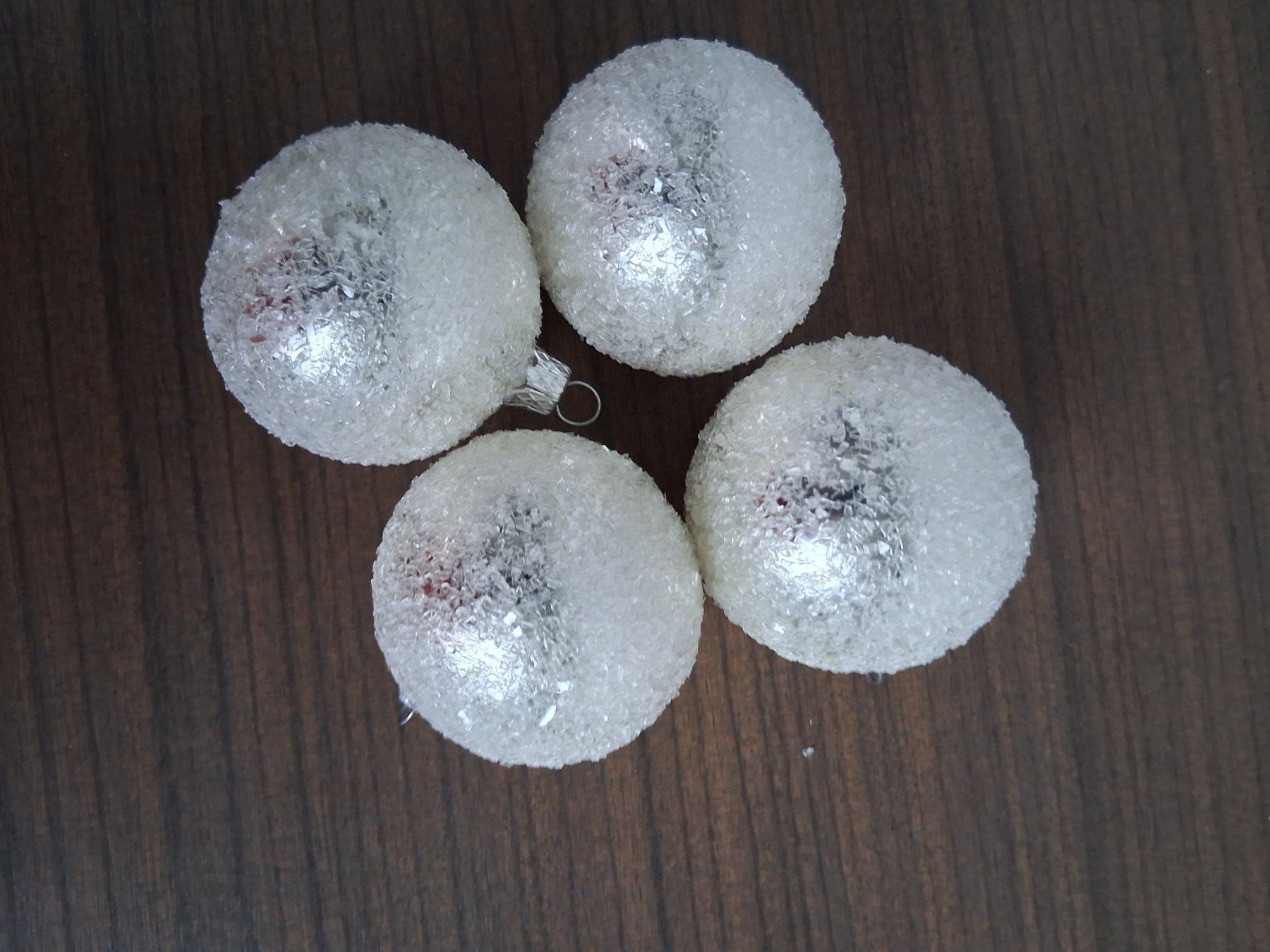 Toutes les décorations: Christbaumkugeln weiss Glitzer 4er Set – D'occasion à Luzern par gil_9jtr 2