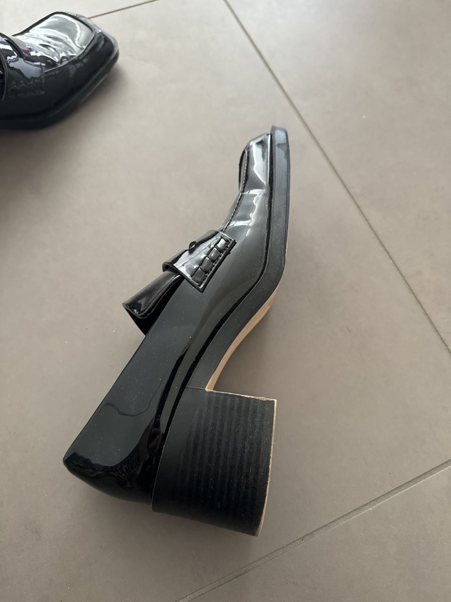 Zara Damenschuhe: Schwarze Lack-Loafer mit Absatz Gr. 37 – Gebraucht aus Ettingen von gaggalari 1