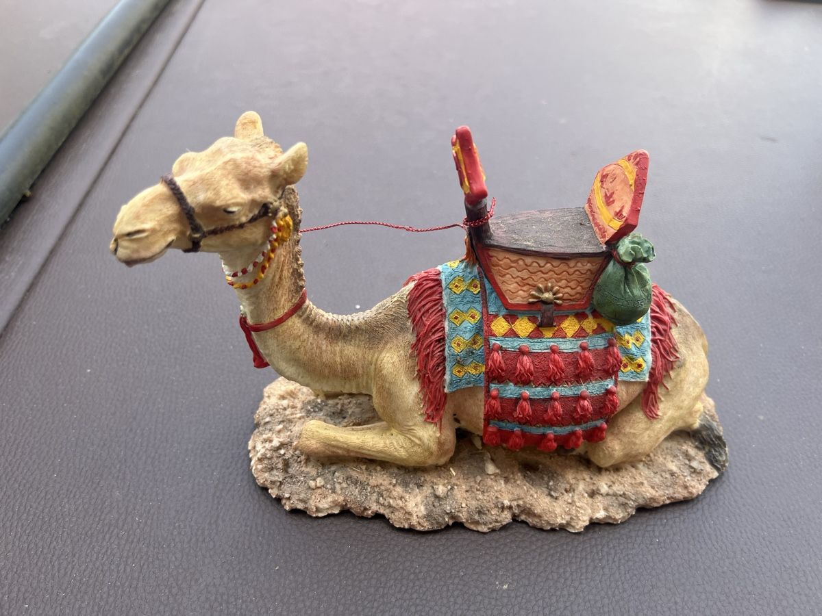 Tutte le decorazioni: Dekofigur Kamel liegend mit Sattel Dekoration 18cm – Usato da Zauggenried venduto da Mr-Jackman