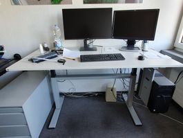 Sitz-/Stehtisch mit Korpus der Marke Lista