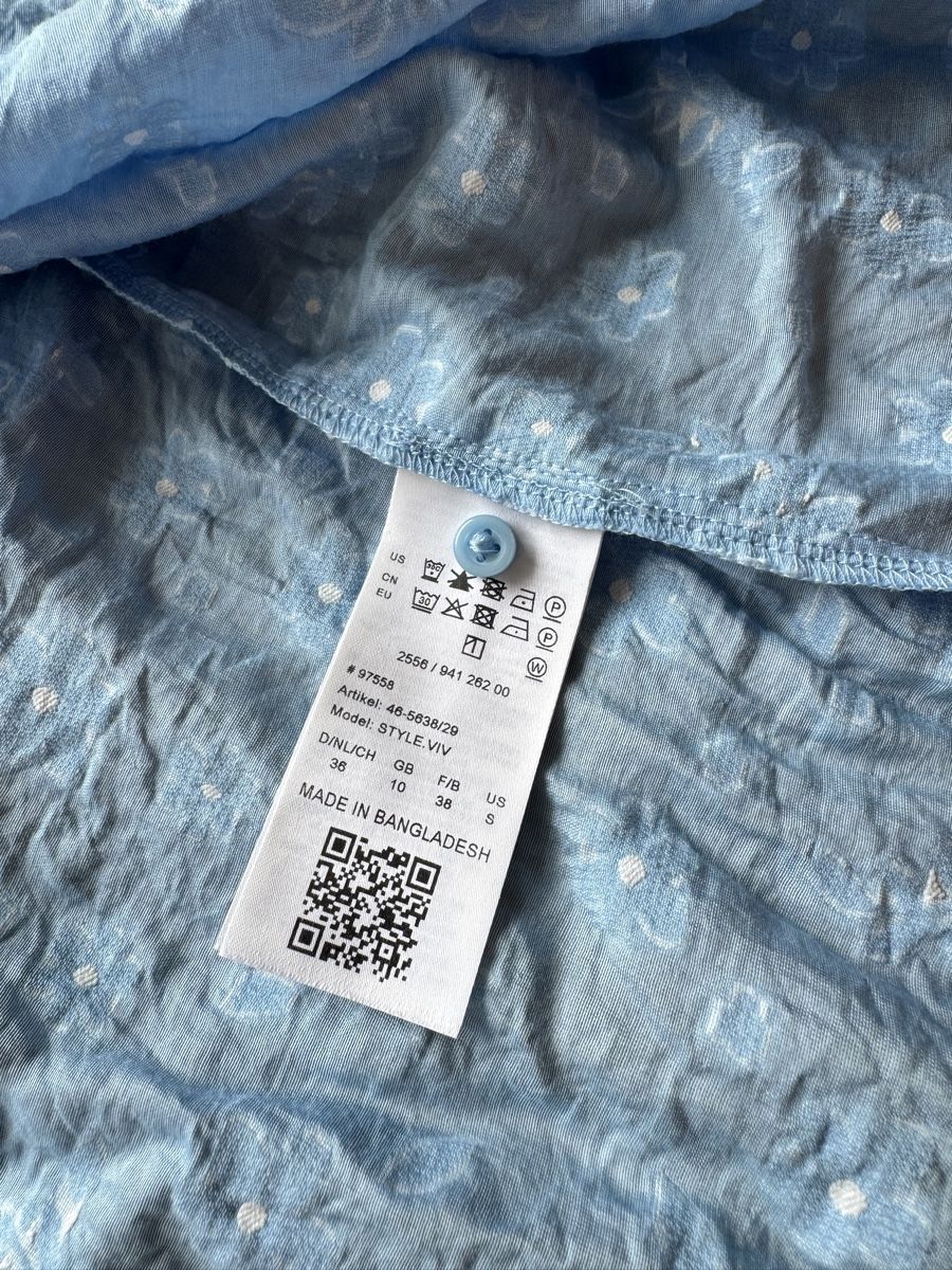 Blusen: Bluse kurzarm hellblau Grösse 36 floral 3D Effekt – Gebraucht aus Birrwil von Annaluna 3