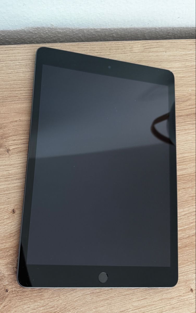 Apple Tablet PC: iPad 9th Gen Wi-Fi 64GB Space Grey – Usato da Zug venduto da CutOne87