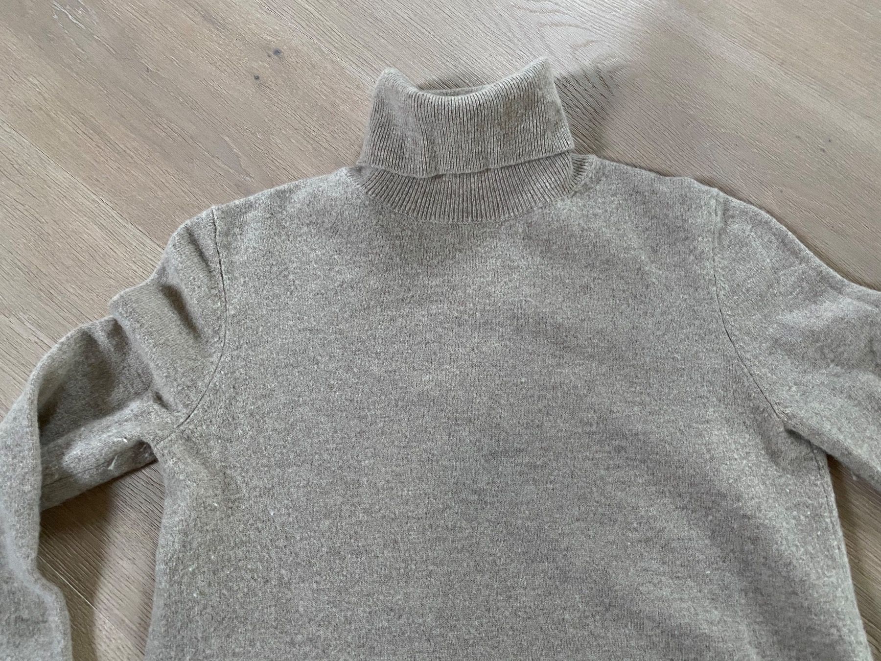 Massimo Dutti Maglioni & Felpe: Beiger Rollkragenpullover aus Kaschmirwolle Grösse S – Usato da Winkel venduto da Flyhy2020 1