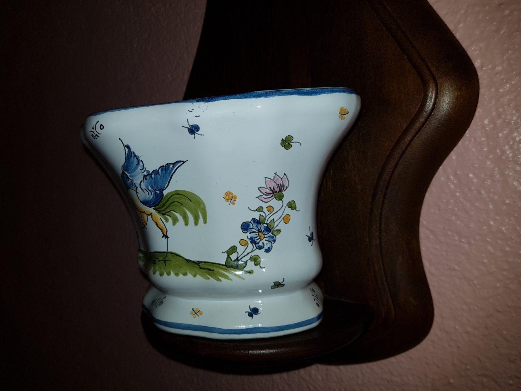 Vasi & Recipienti: Pique fleurs mural en faïence Moustiers – Usato da Cossonay-ville venduto da Super-Price-Quality 6