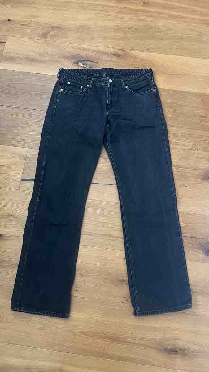 Jeans: Weekday Jeans Arrow 30/32 schwarz – Usato da Geroldswil venduto da neva.yael
