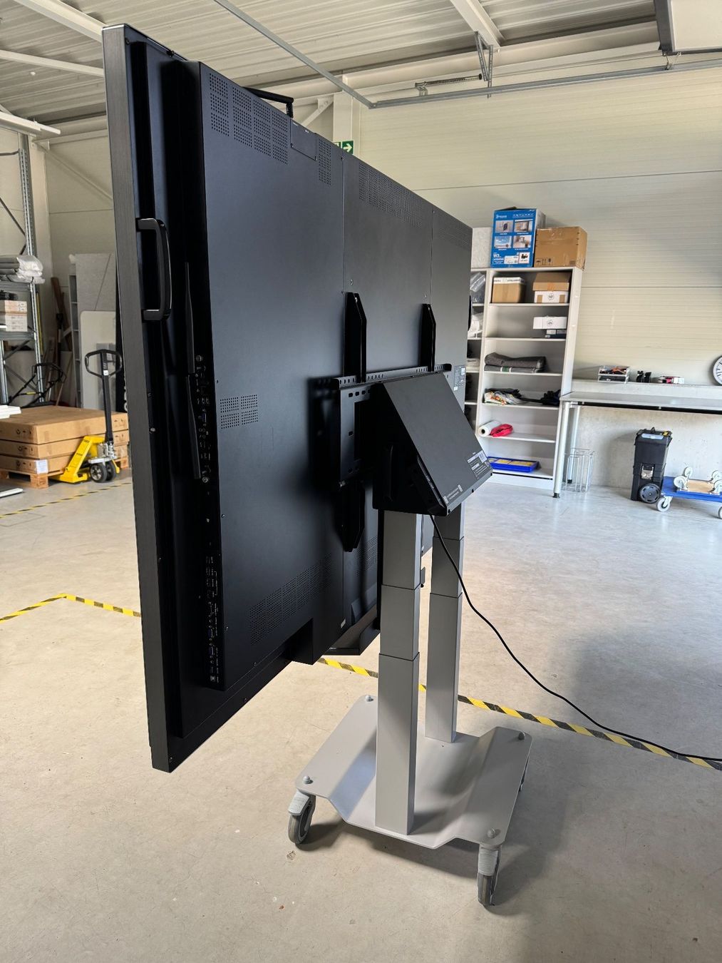 Ecrans: Prowise 85" Touchscreen mit Mobile Lift – D'occasion à Beringen par Palmberg 7