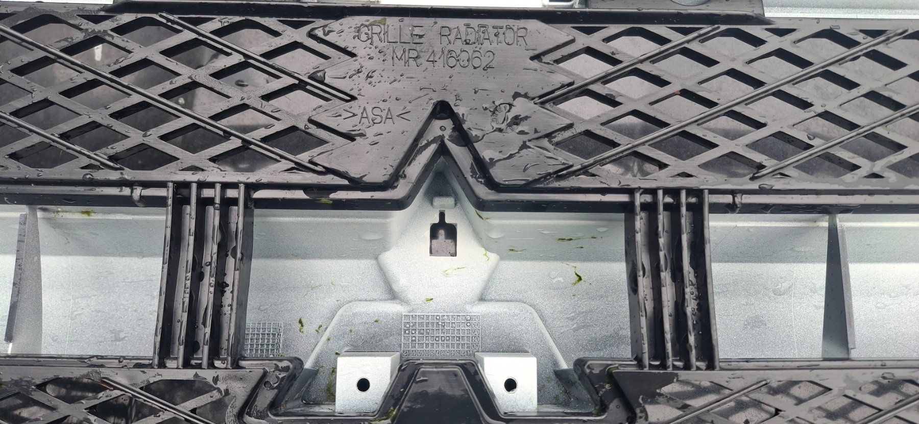 Mitsubishi Autos: Mitshubishi vront Grill – Neuf (Voir description) à Kyburg par JBMNT2020 3