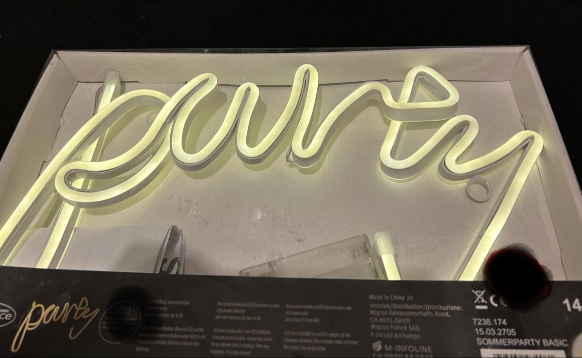 Migros Tutte le decorazioni: Déco Lumineuse Party, Lampe Neon – Usato da Genève venduto da and_k79x