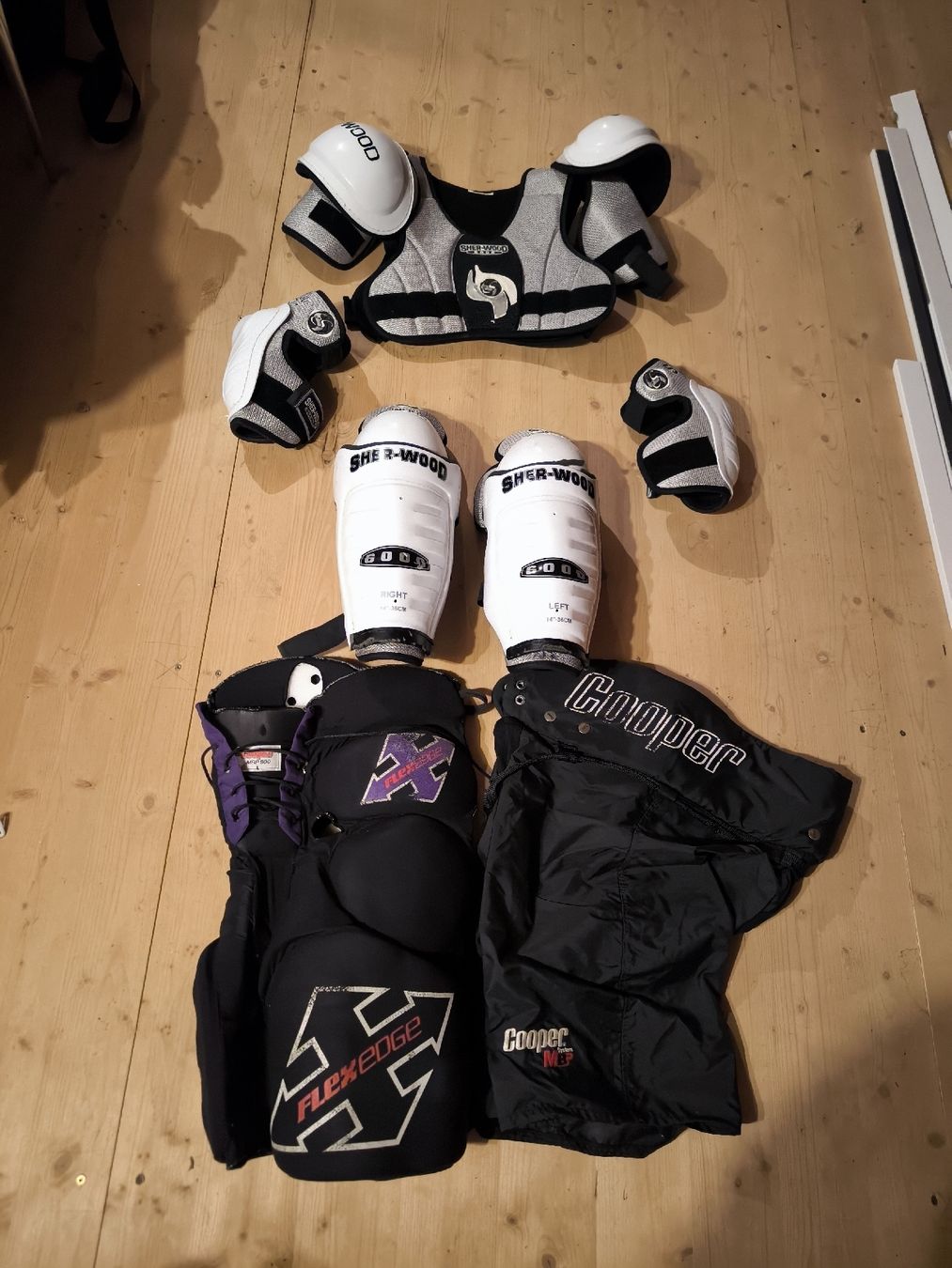 Schutz & Schoner: *** Eishockey-Ausrüstung *** – Gebraucht aus Othmarsingen von Othm13