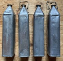 Je 2 Stk MG Oel- und Petrolbehälter der CH Armee
