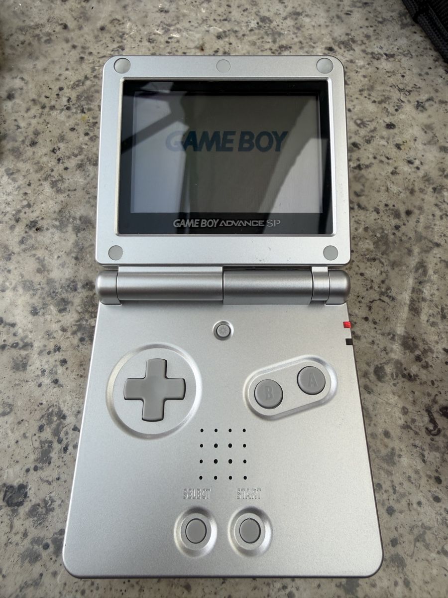Nintendo Game Boy Advance SP Silber Konsole mit Tasche (Gebraucht) in ...