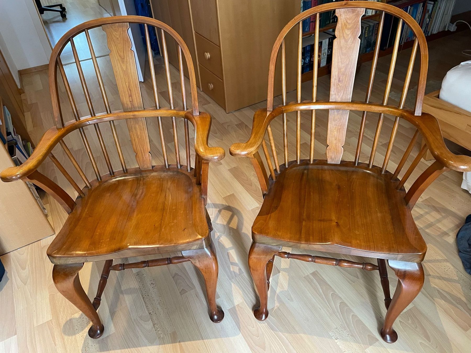 Tischset: Windsor Sessel + runder Windsor Tisch – Gebraucht aus Aarau von sim_j7ls