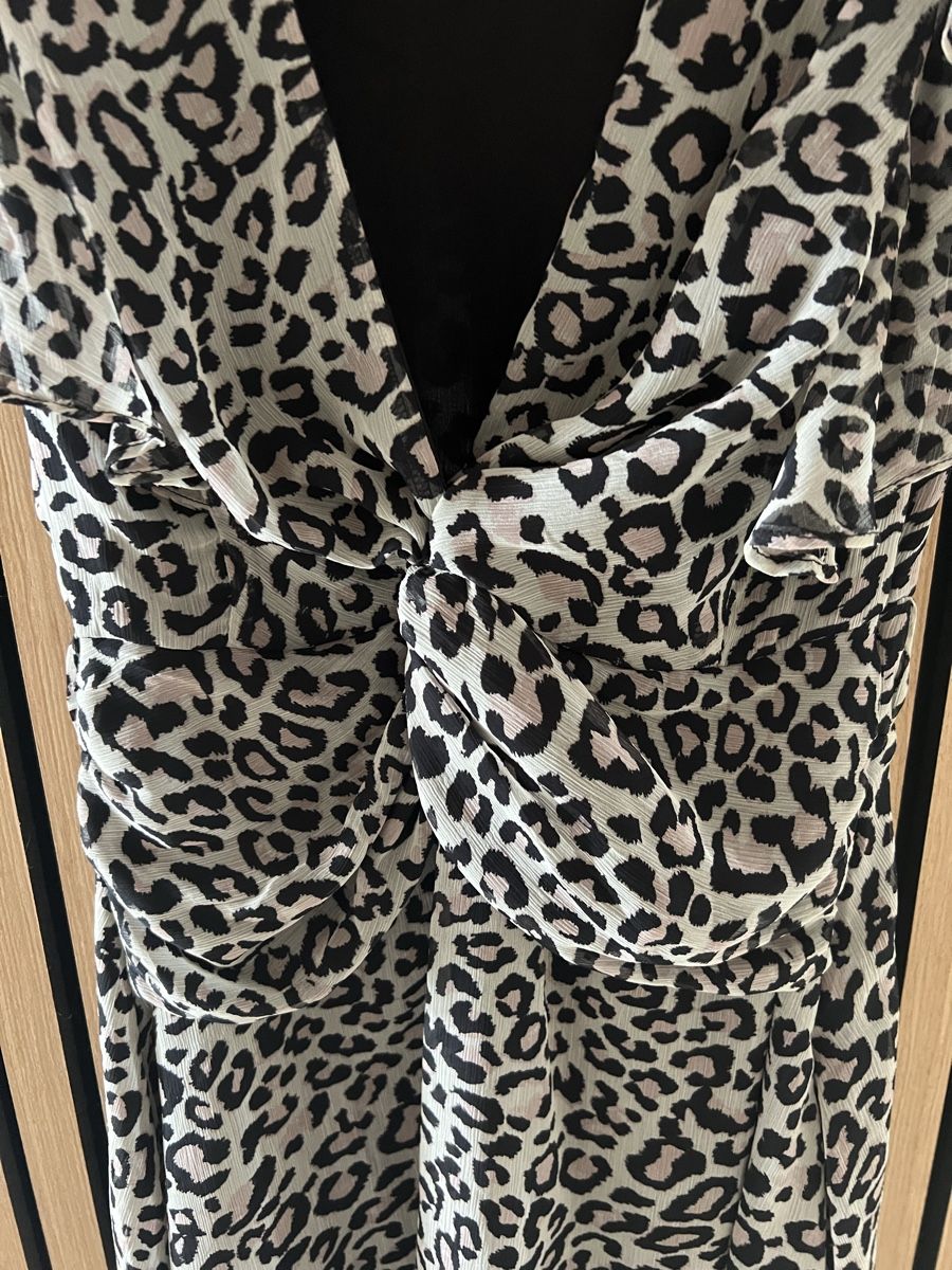 Guess Vestiti: Kleid mit Leo-Muster von Guess Grösse S kurzarm – Nuovo e nell'imballaggio originale da Ruswil venduto da meg_7c6v 2