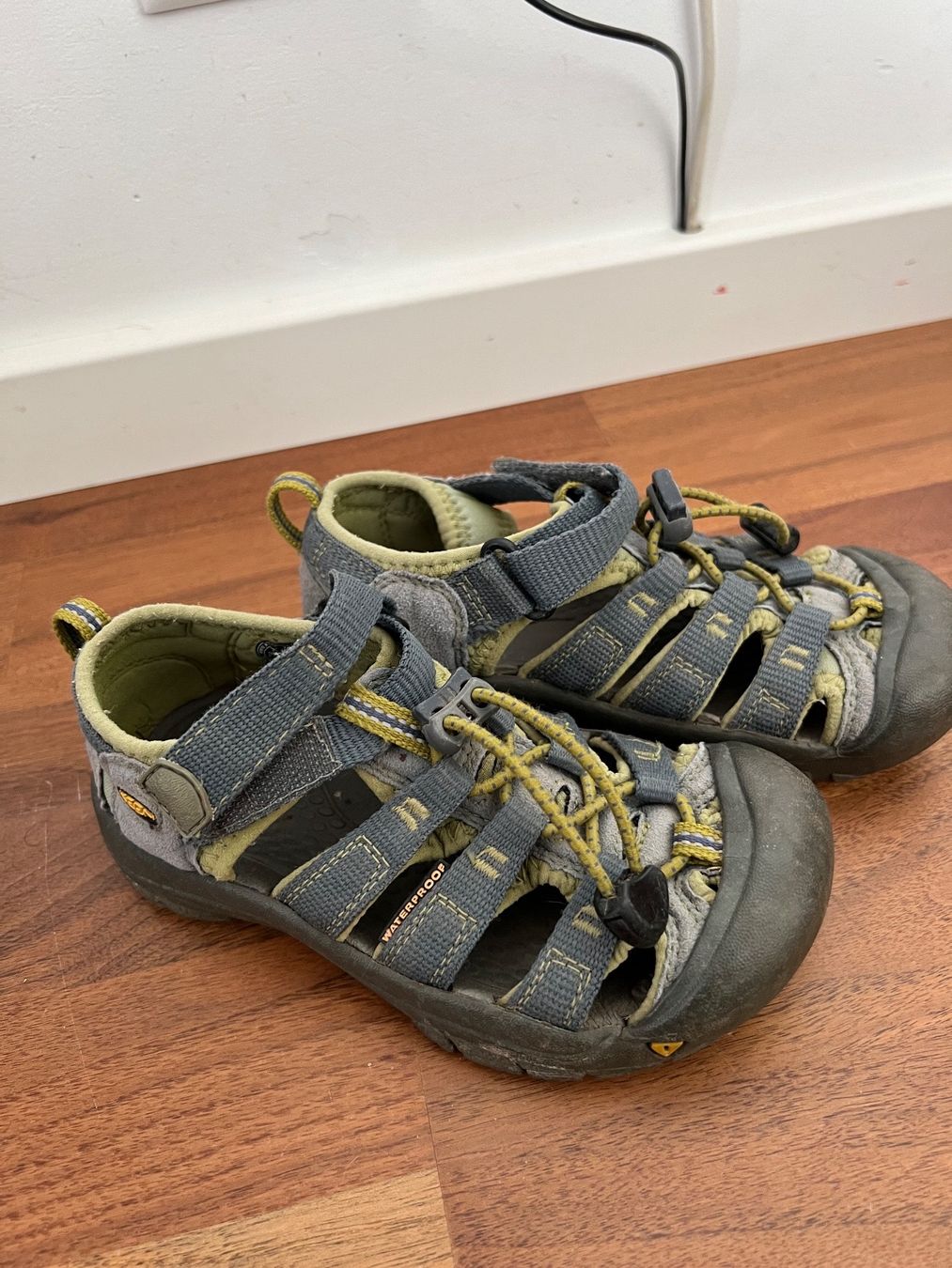 Keen Schuhe für Jungen: Keen Sandalen 30 Grau/Grün – Gebraucht aus Jona von Sariksa 1