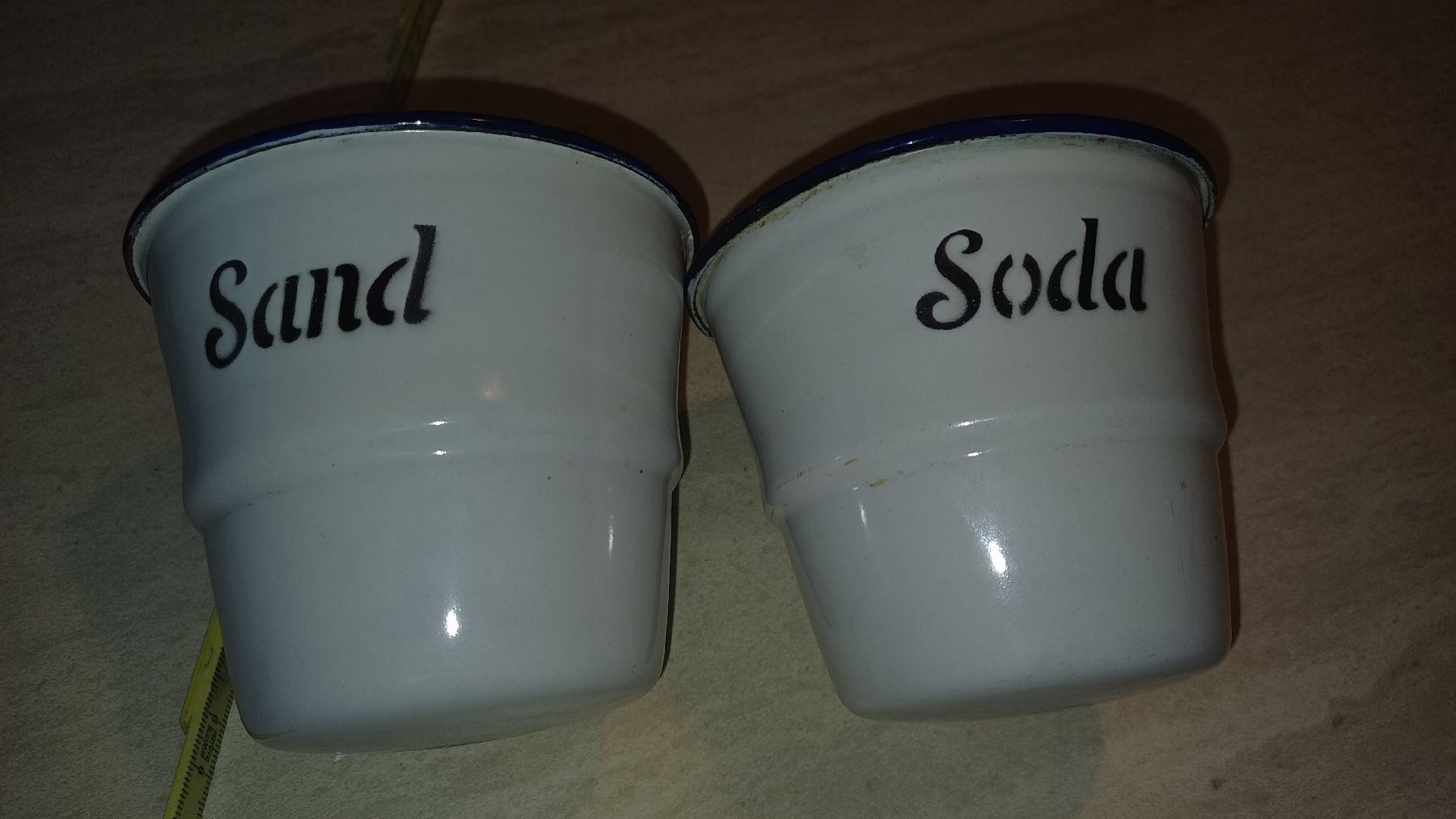 Tassen: Email Tassen Sand Soda – Gebraucht aus Flawil von Pinkmalibu