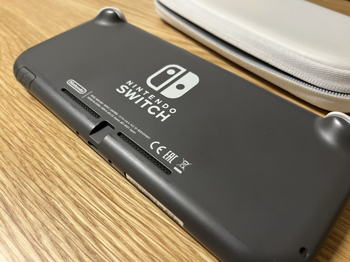 Nintendo Console: Nintendo Switch Lite Grau mit Etui Case – Usato da Olten venduto da T.Frei 2
