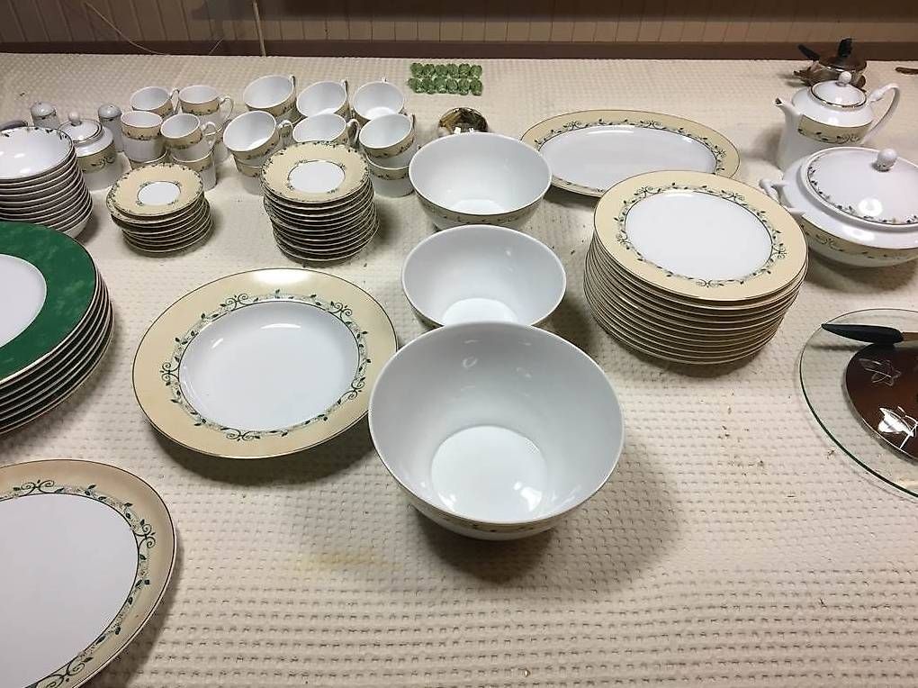 Set di piatti: Service complet Guy Degrenne – Usato da Plan-Les-Ouates venduto da panini65 1