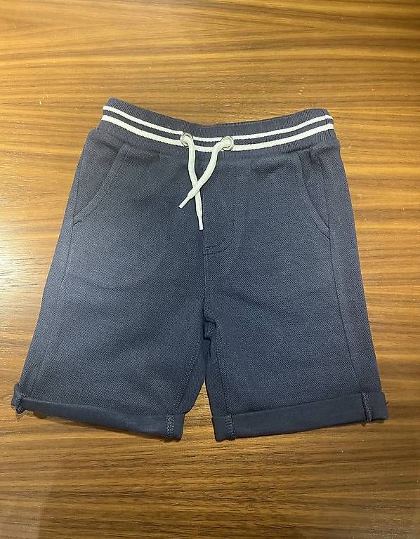 Hemden, T-Shirts & Polos: Maglietta maniche corte e pantaloncini  – Gebraucht aus Viganello von gag_b22t 1