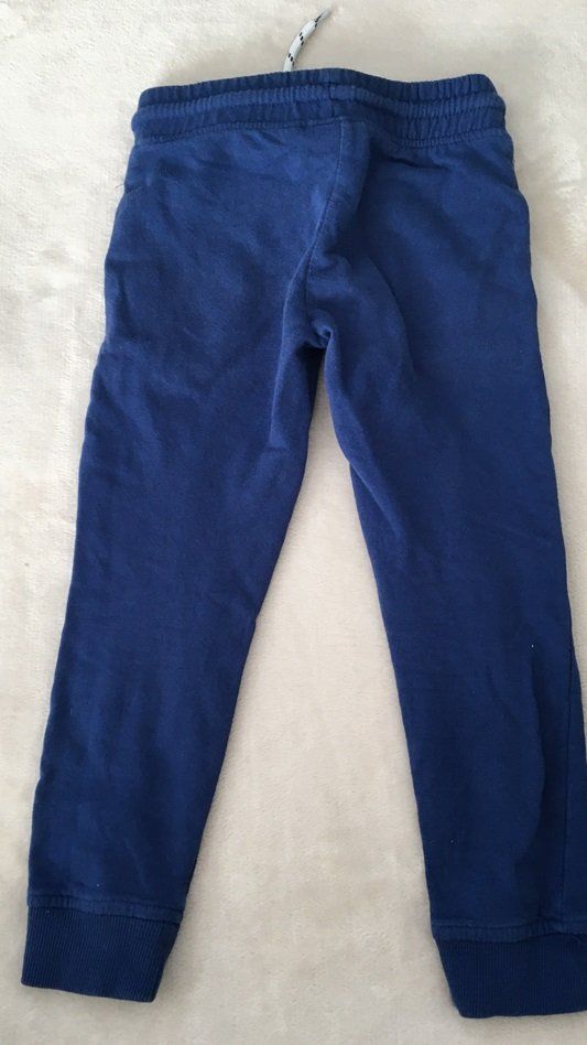 Pantaloni: Kinder Sporthose (104) – Usato da Grüningen venduto da tienda100 1
