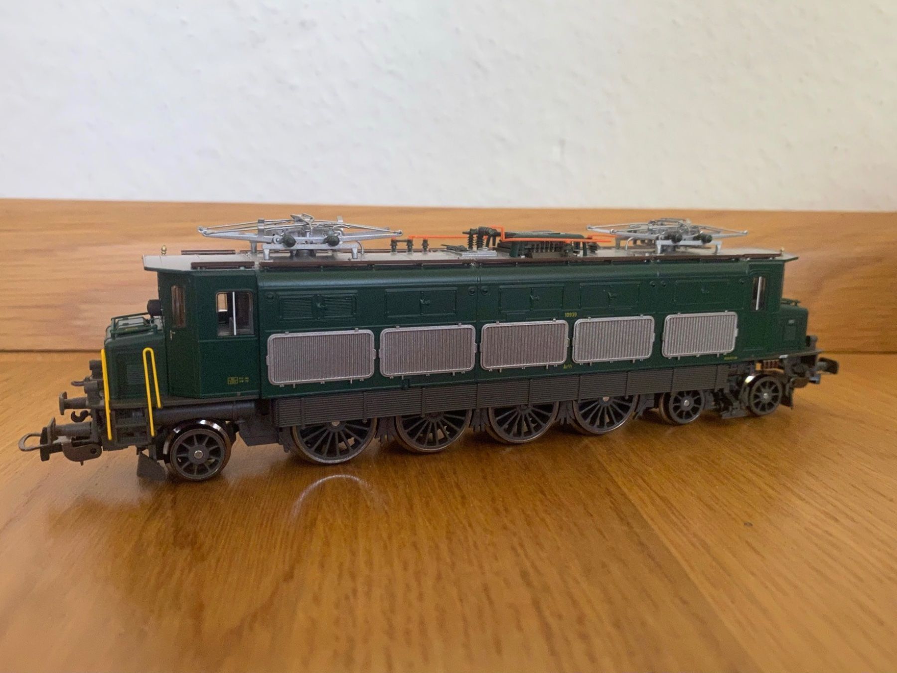 Piko Modellini di ferrovie: Piko SBB Ae 4/7 Doppelpack – Nuovo e nell'imballaggio originale da Riehen venduto da ambriarni