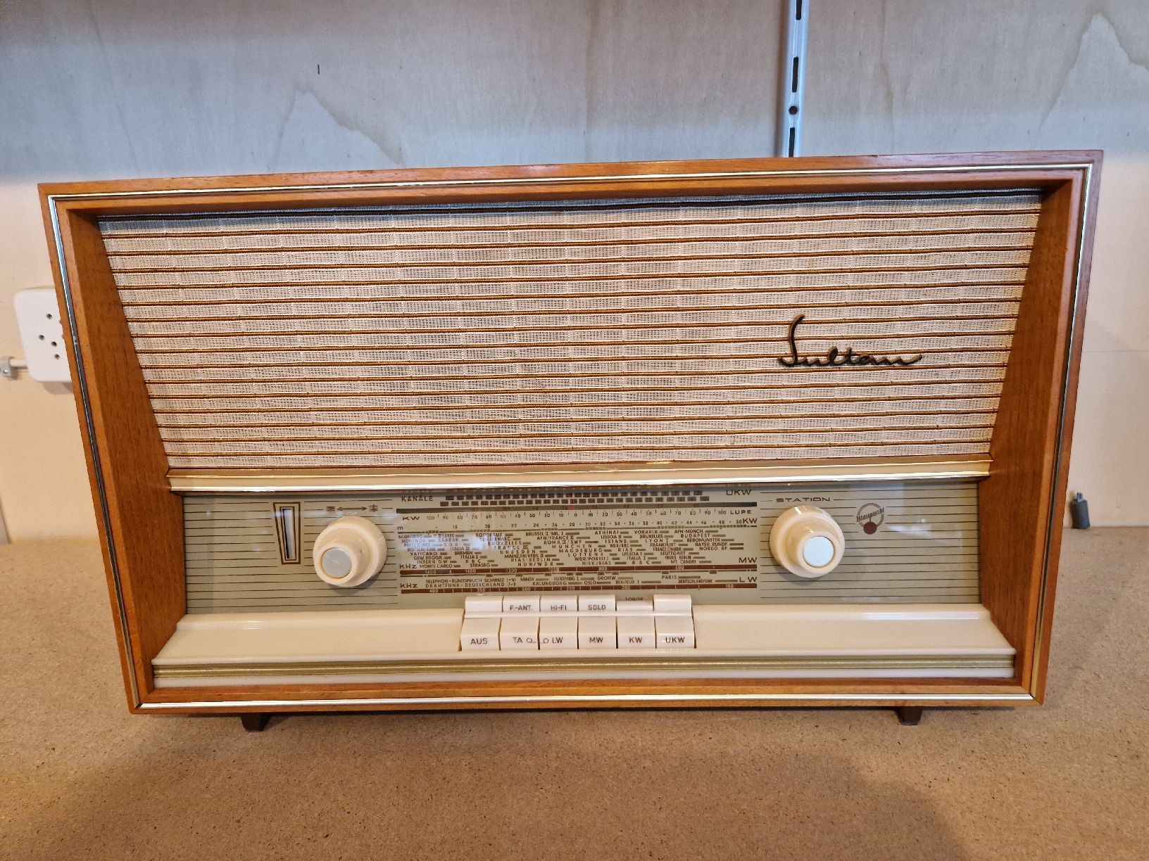 Blaupunkt Radio: BLAUPUNKT SULTAN Typ 22200 – Usato da Einsiedeln venduto da Radiofreund