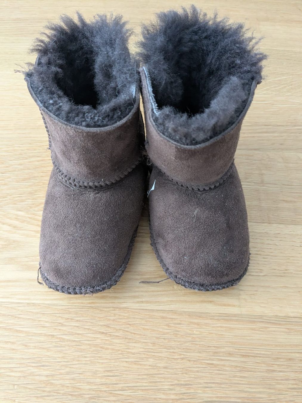 Ugg Scarpe per ragazzi: UGG (Baby Boots) – Usato da Prangins venduto da Ivy2016 1