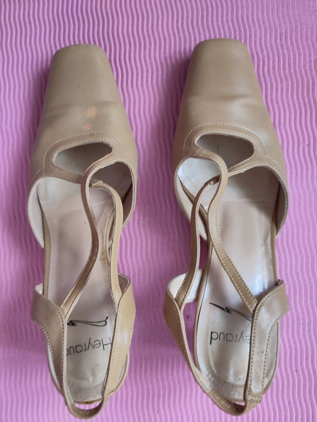 Scarpe da donna: schöne Lederschuhe mit kleinem fleck gr. 38 – Usato da Fribourg venduto da monca 1