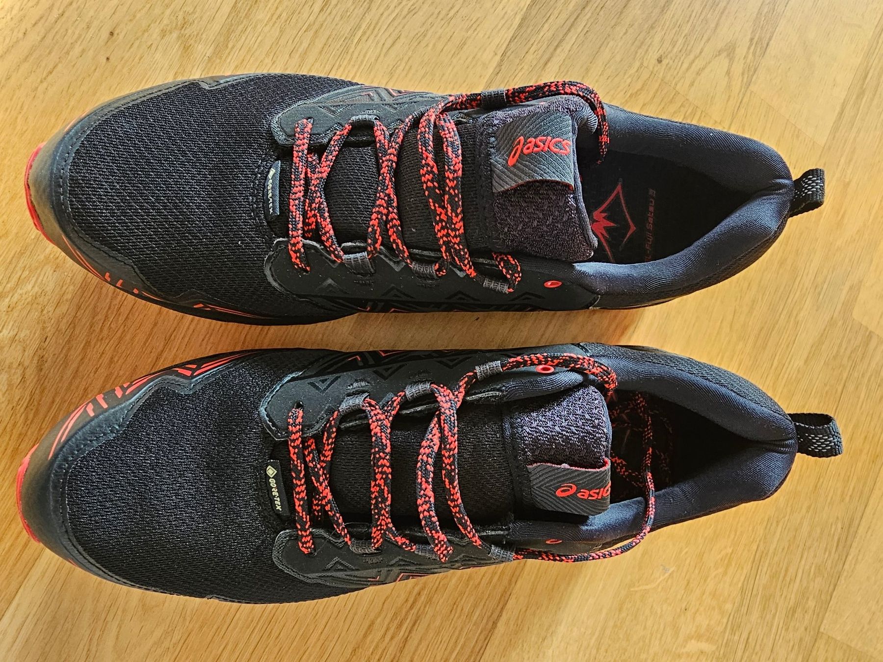 Asics Herrenschuhe: Asics -Runningschuhe mit Spikes Gr. 42,5 – Neu (gemäss Beschreibung) aus Bern von Marco0165