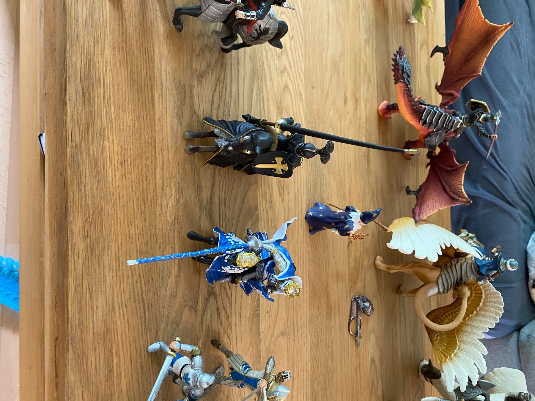 Schleich Figuren: Drachenfiguren Set mit Rittern guter Zustand – Gebraucht aus Obernau von YvesHeiz 9