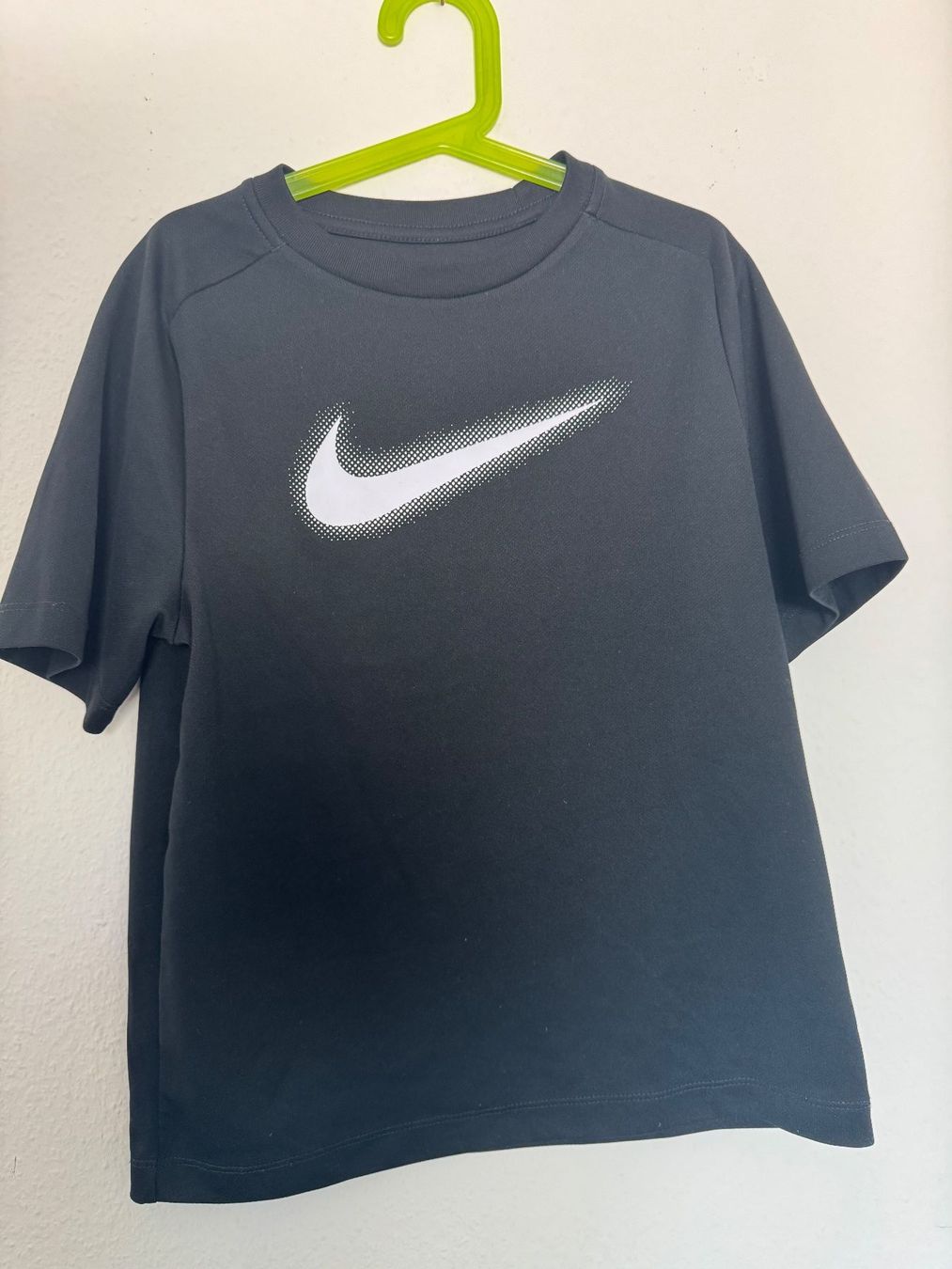 Nike Lotti & Set di vestiti: Ensemble Short+Tshirt Sport noir – Usato da Chatelaine venduto da lae_7h8n 2